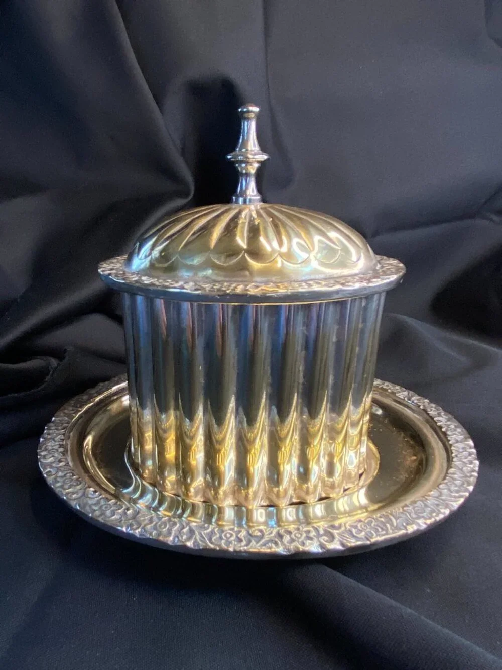 RARE FIND Vintage Silverplated Lidded English Fluted Tea Caddy w/ Footed Plate